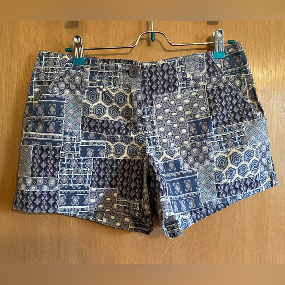 New York & Company Pants - ❤️Super cute patchwork shorts